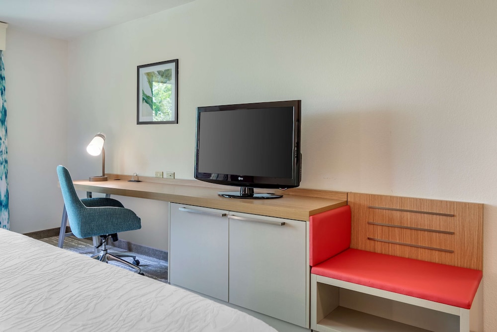 Deluxe Room, 1 King Bed - Photo 3