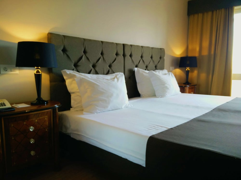 Superior Room, 1 Queen Bed, Balcony, Sea View - Photo 2