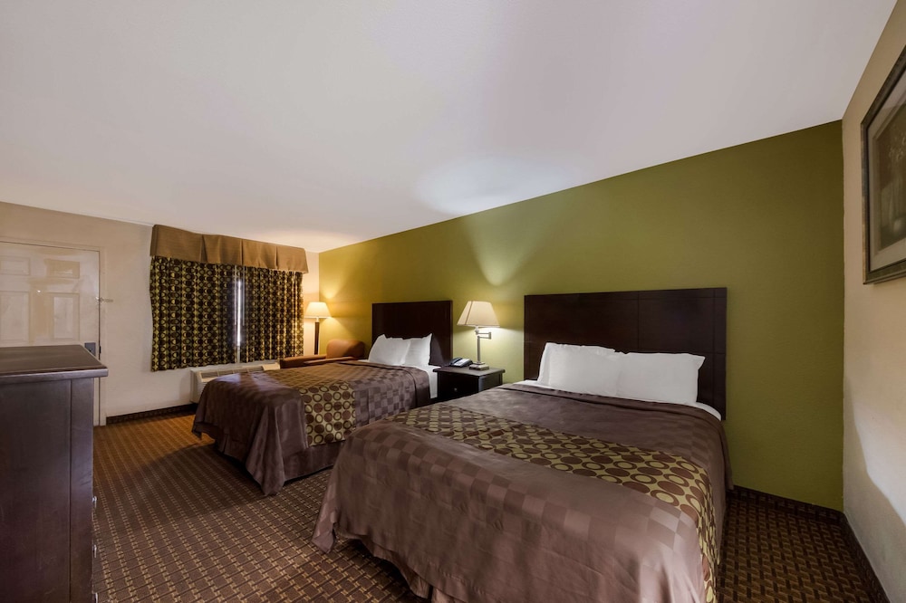 Standard Room, 2 Queen Beds, Smoking - Photo 1
