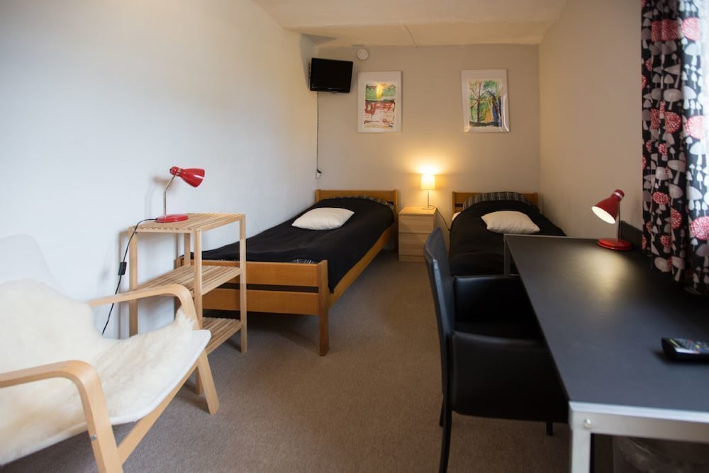 Basic Triple Room, 3 Twin Beds, Shared Bathroom