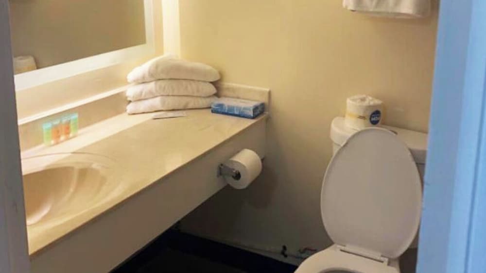 Comfort Double or Twin Room, 2 Queen Beds, Non Smoking, Kitchenette photo 2