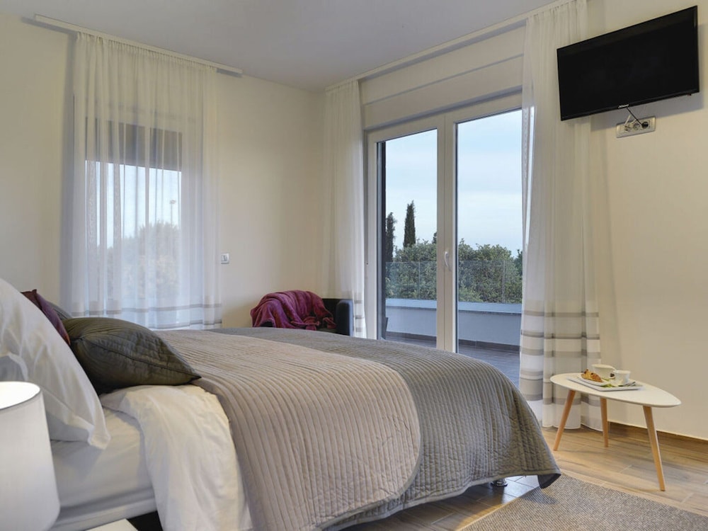 Villa photo 3