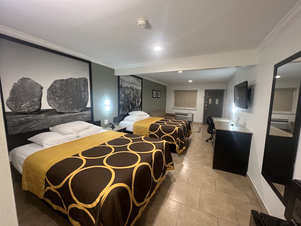 Standard Room, 2 Queen Beds, Non Smoking - Photo 4