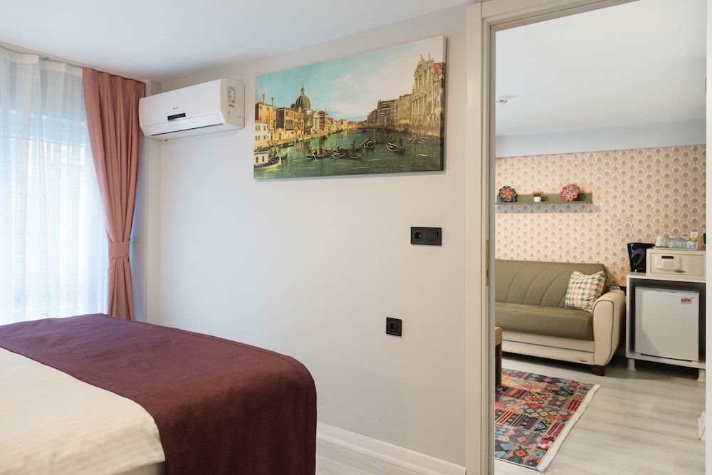 Economy Suite (Low Ceiling) photo 2