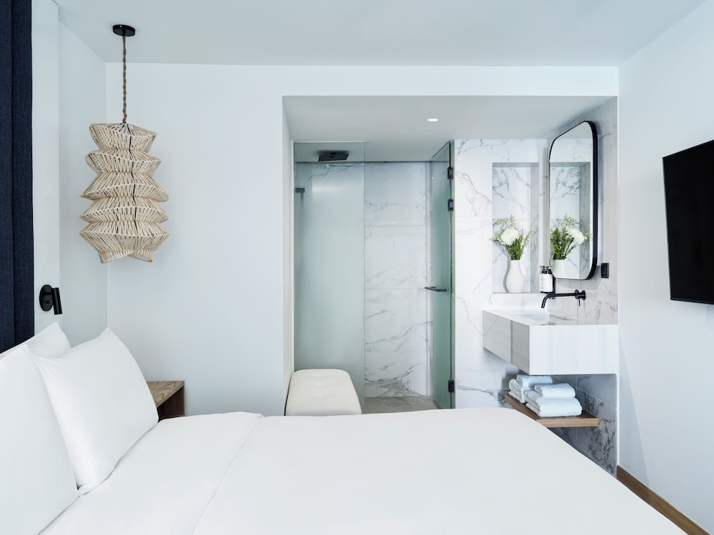 Suite, 1 Bedroom (Private Plunge Pool, Sofabed) thumbnail 5