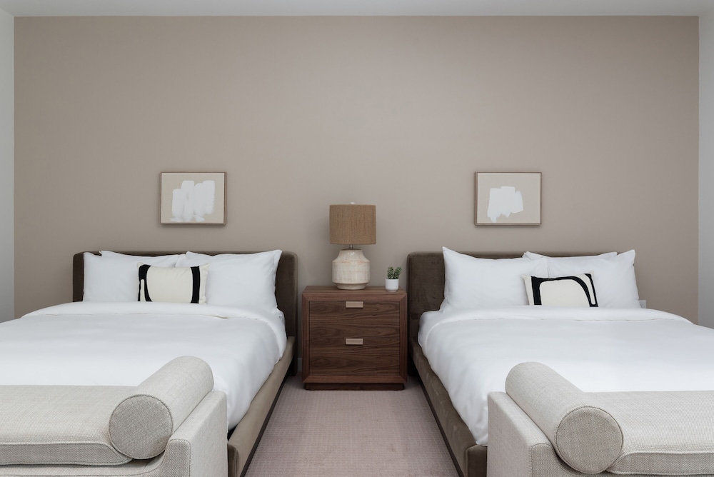 Deluxe Studio, 2 Queen Beds, Lake View (Self Check-in with Virtual Front Desk) photo 2