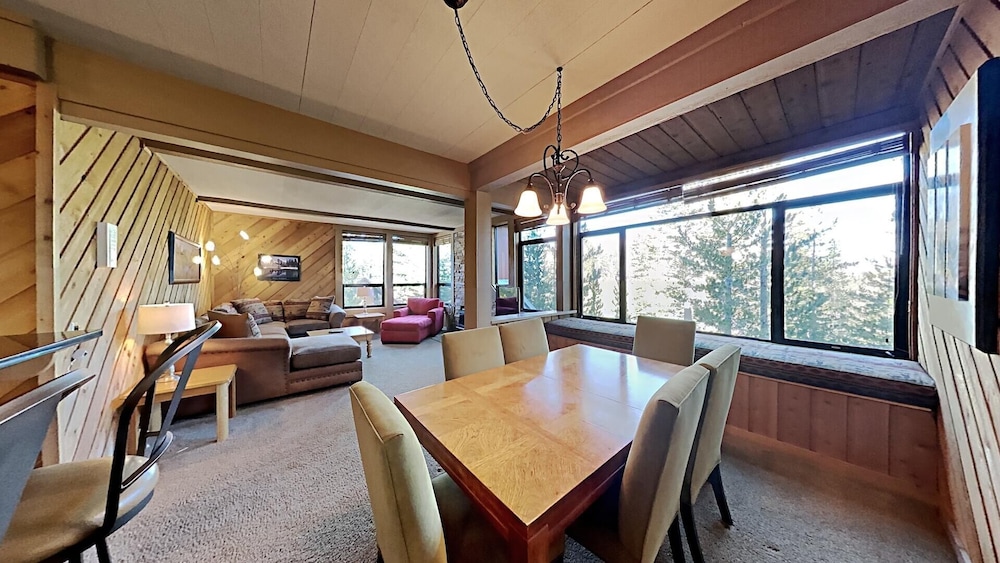 Condo, 2 Bedrooms
