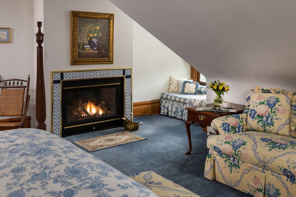 Room, Private Bathroom (Romantic Retreat #14)