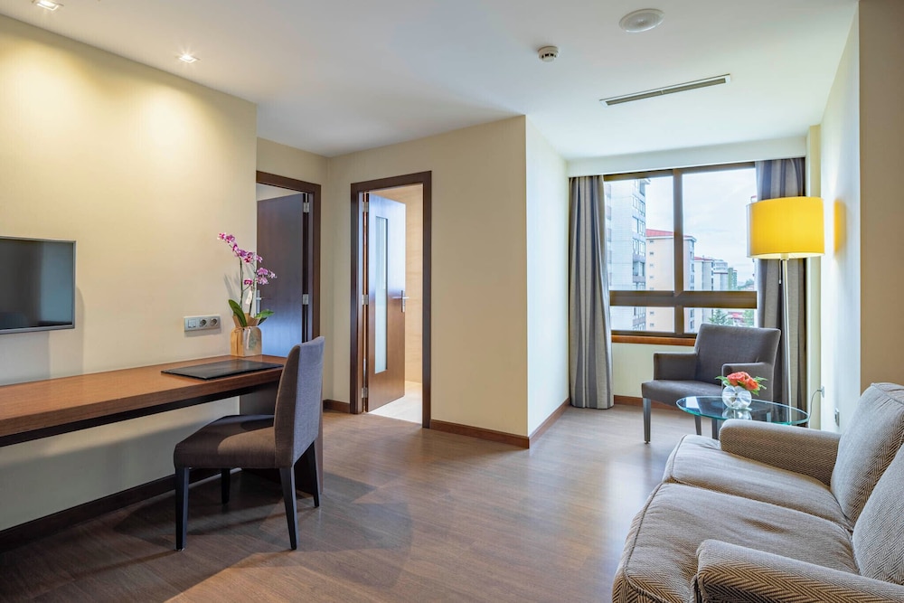Suite - Photo 5