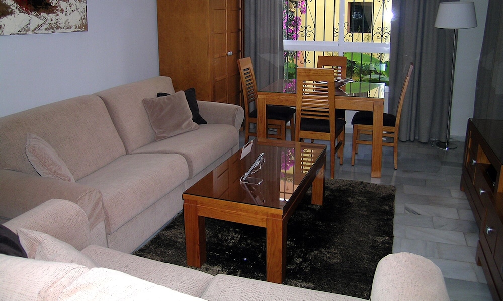 Classic Two Bedroom Apartment photo 2