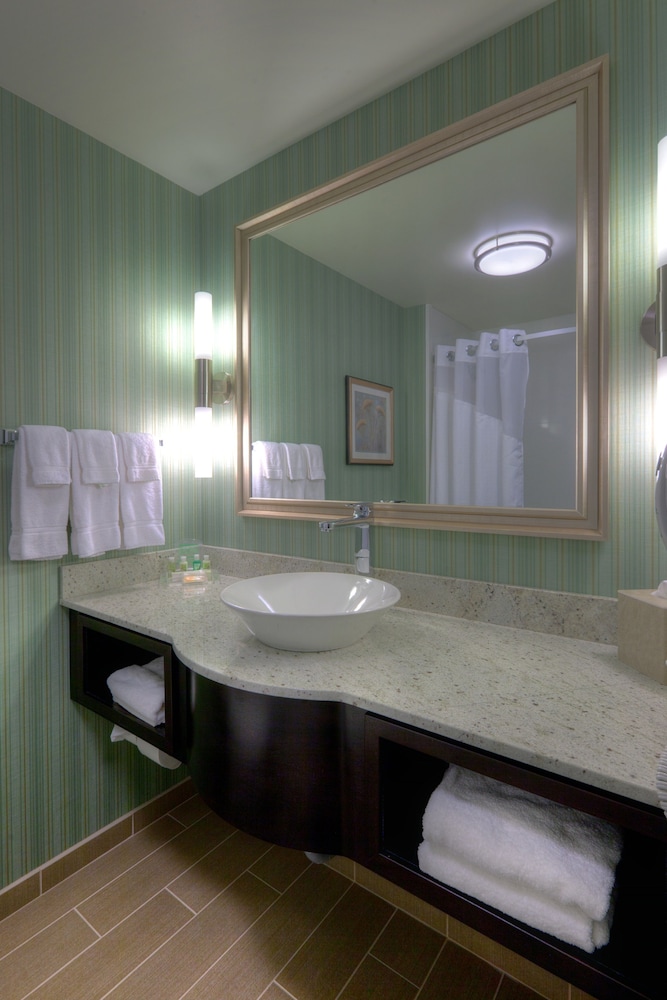 Family Suite, 2 Queen Beds - Photo 5