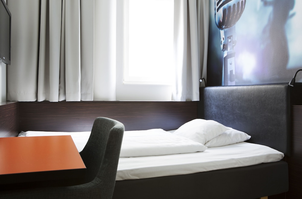 Room (Compact Single) - Photo 1