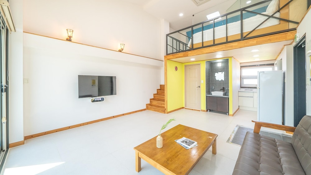 Basic Room, 1 Bedroom (red 3) - Photo 4