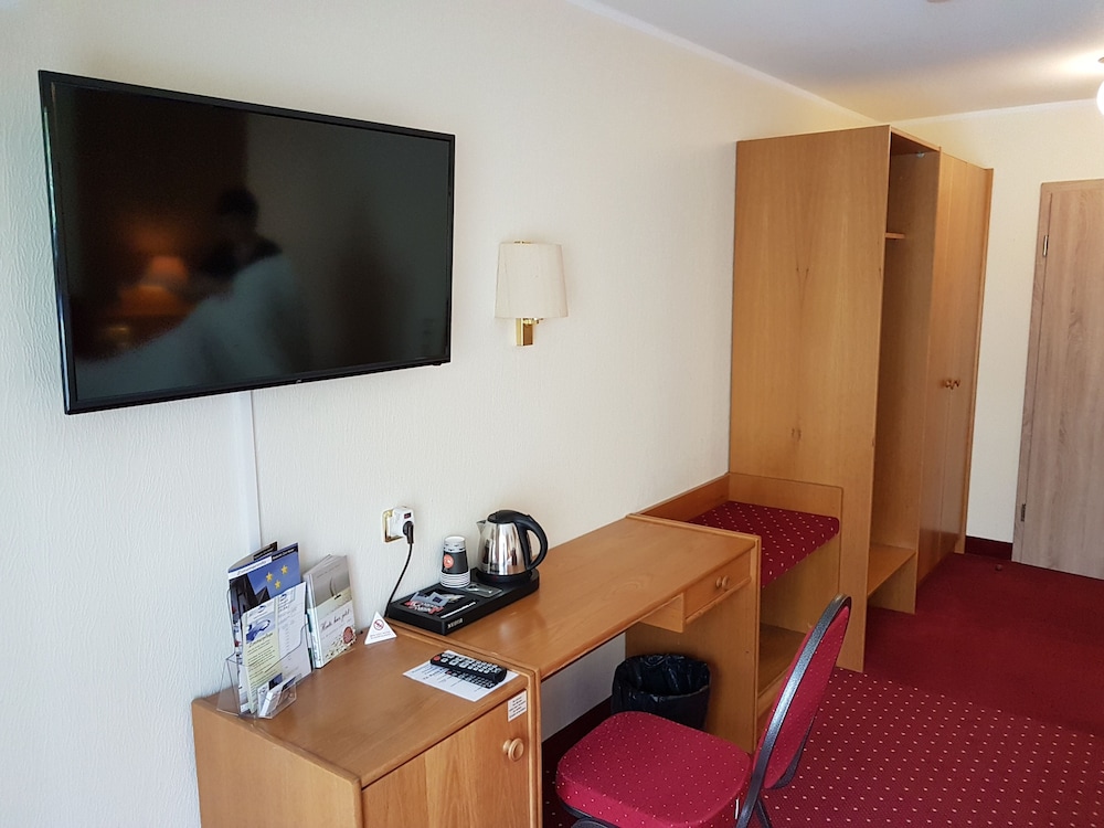 Economy Double Room, 2 Twin Beds, Non Smoking, Ground Floor photo 2