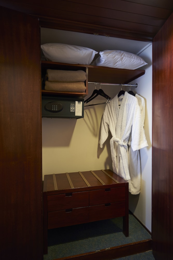 Superior Room with 2 single beds, lake view (sunrise) photo 2