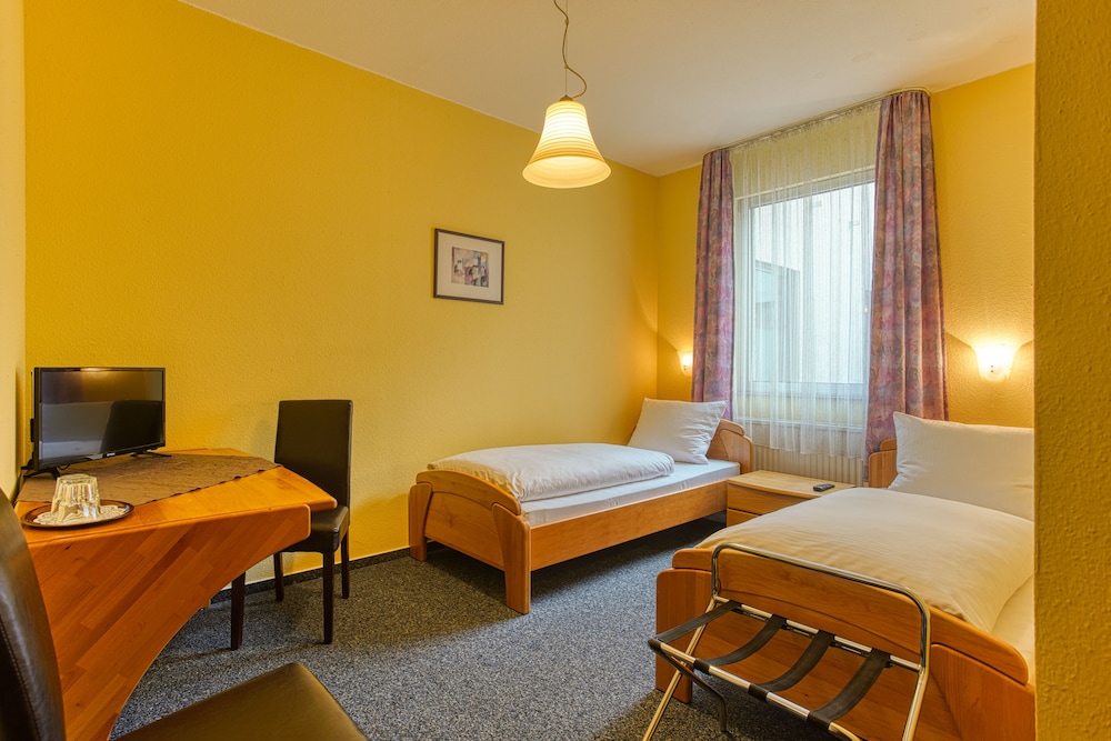 Economy Double Room, Shared Bathroom photo 1