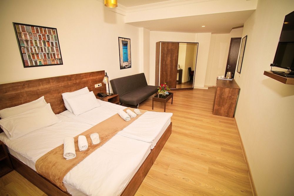 Twin Room (with extra bed) photo 1
