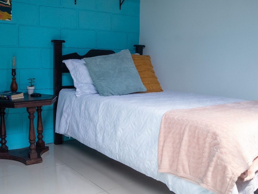 Standard Single Room, 1 Twin Bed, Shared Bathroom photo 3