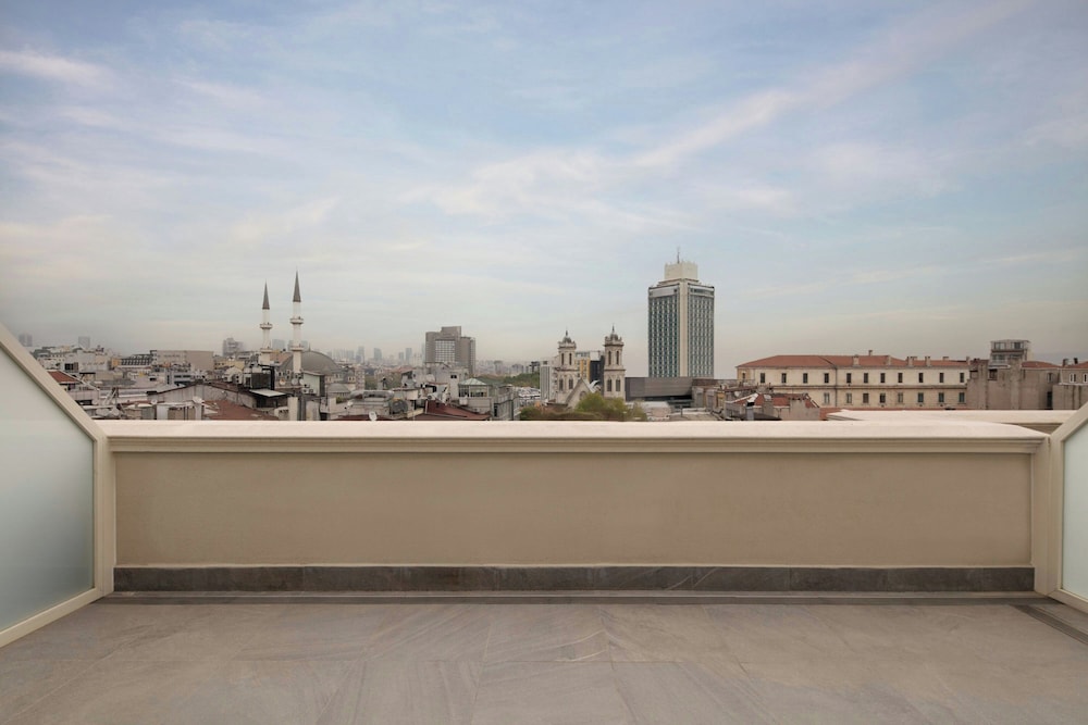 Suite, 1 Bedroom, City View thumbnail 5