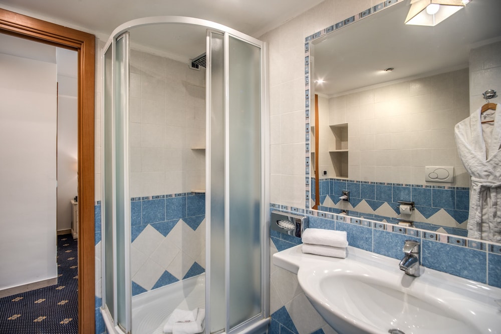 Deluxe Suite photo 2