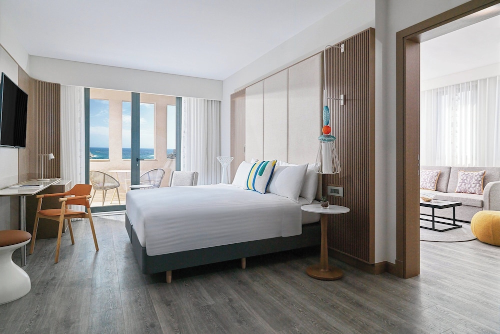 Club Suite, 1 King Bed with Sofa bed