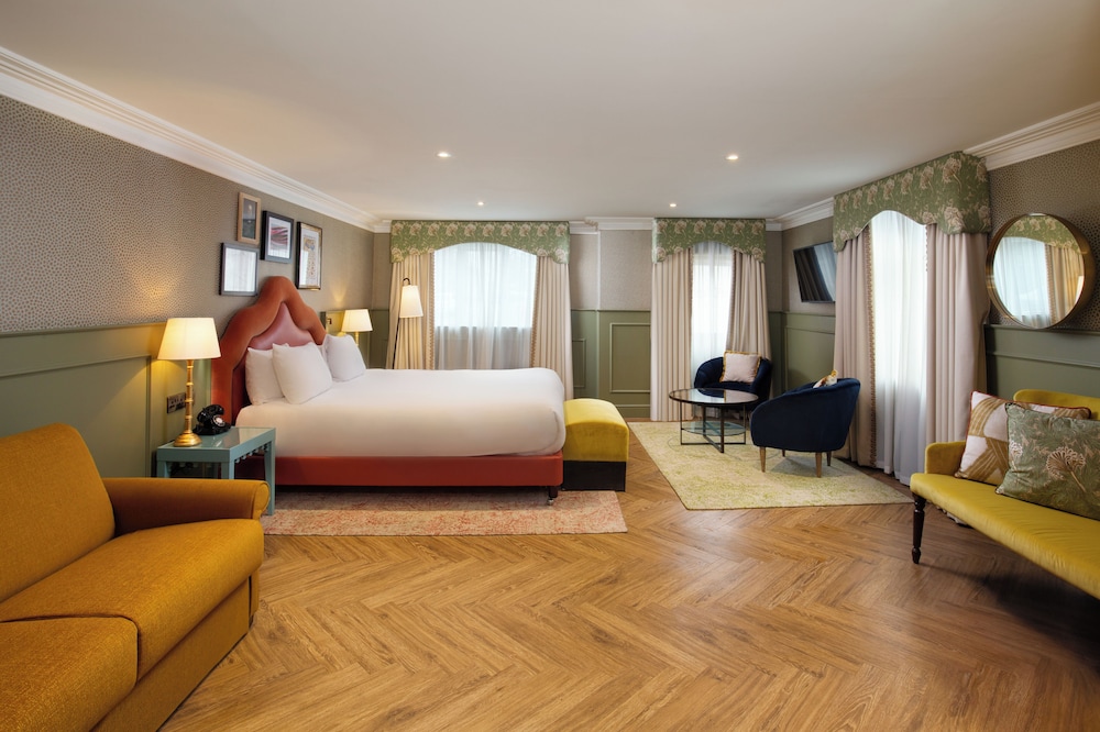 Junior Suite, 1 King Bed (George Walton)