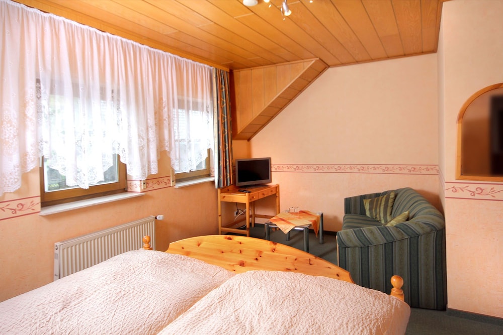 Basic Double Room photo 3