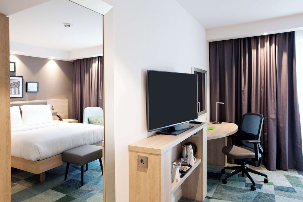 Family Room, 1 Queen Bed, Accessible (Connecting Rooms)