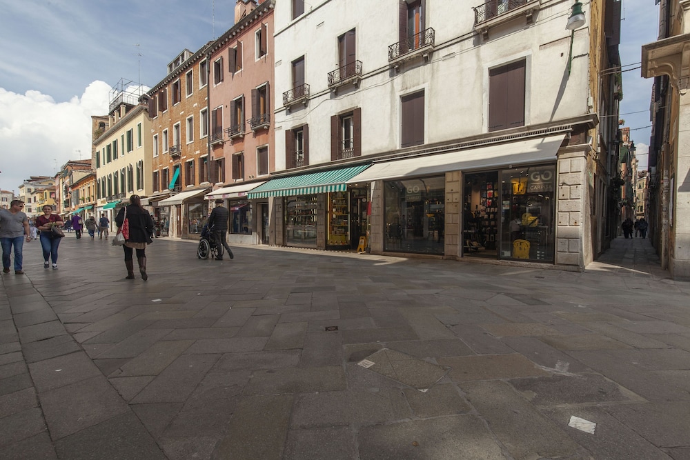 Apartment photo 3