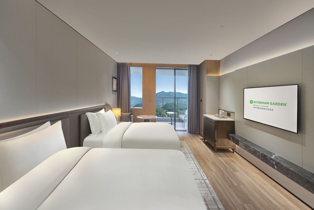 Room, Multiple Beds, Non Smoking, Mountain View (Hot Spring Pool) photo 2