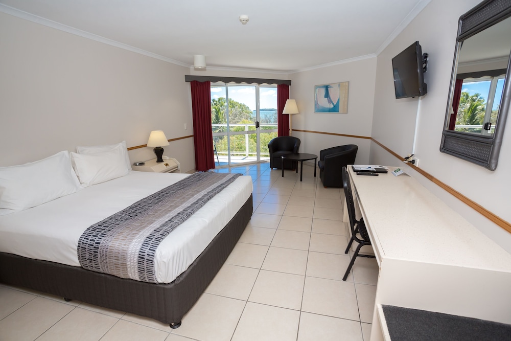 Standard Room, 1 Queen Bed photo 3
