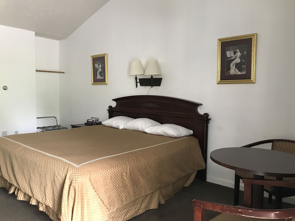 Standard Room, 1 King Bed - Photo 2