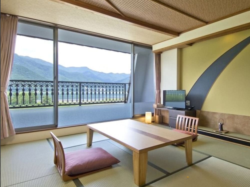 Traditional Room (Lake View) photo 2