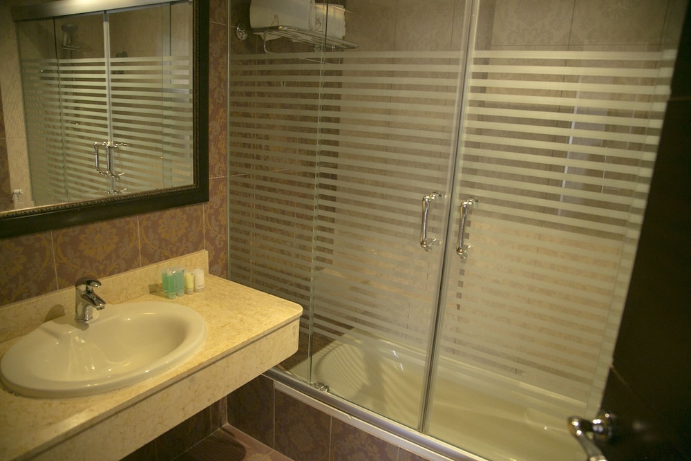 Standard Twin Room, 2 Twin Beds - Photo 6