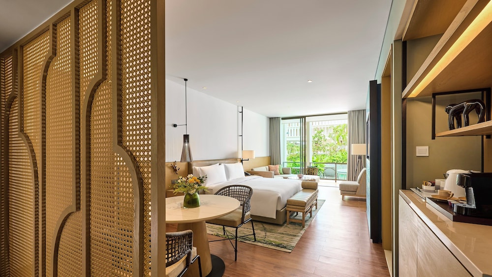 Suite, 1 King Bed, Pool Access - Photo 4
