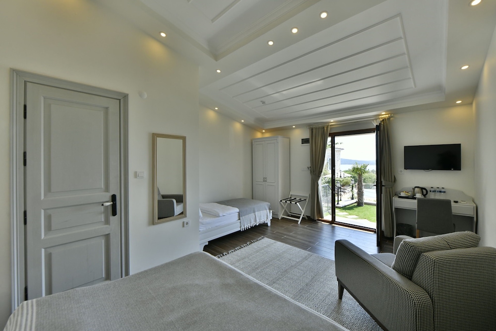 Family Room photo 3