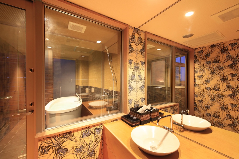 Japanese-Style Twin Room with Open-Air Bath and 2 Japanese Futons - 3rd Floor photo 2