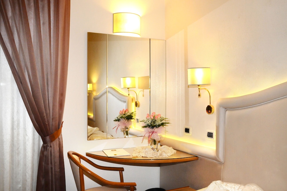 Standard Room, Multiple Beds, Balcony (Twin bed on request) photo 3