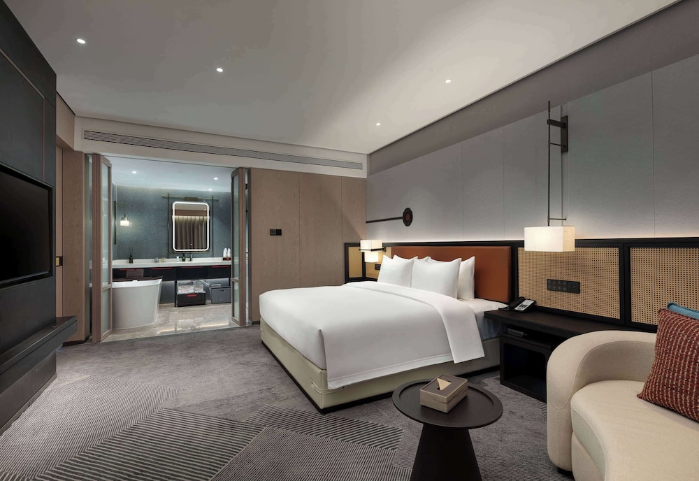 Executive Room, 1 King Bed, Non Smoking photo 2