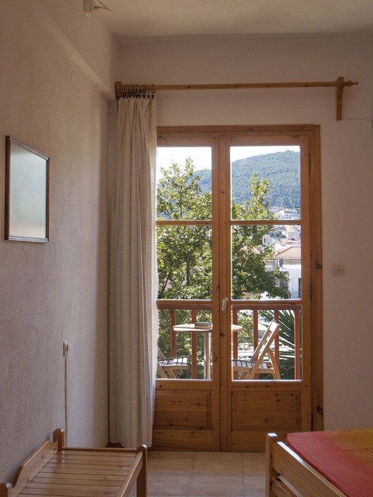 Quadruple Room, City View photo 3
