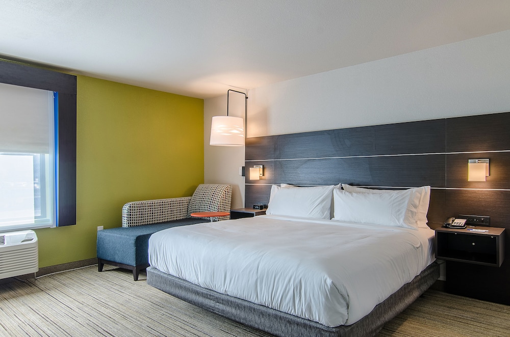 Standard Room, 1 King Bed (Walk-In Shower)