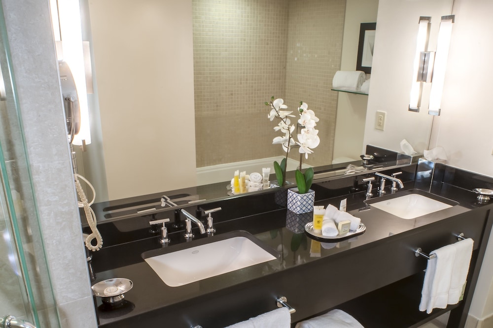 Premium Room, 2 Double Beds - Photo 7