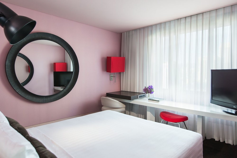 Deluxe Room, 1 King Bed, City View - Photo 5