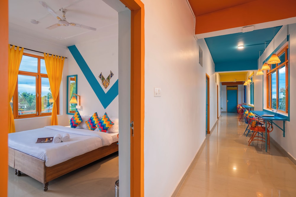 Deluxe Private Room with Premium Balcony and Ensuite Bathroom - Photo 6
