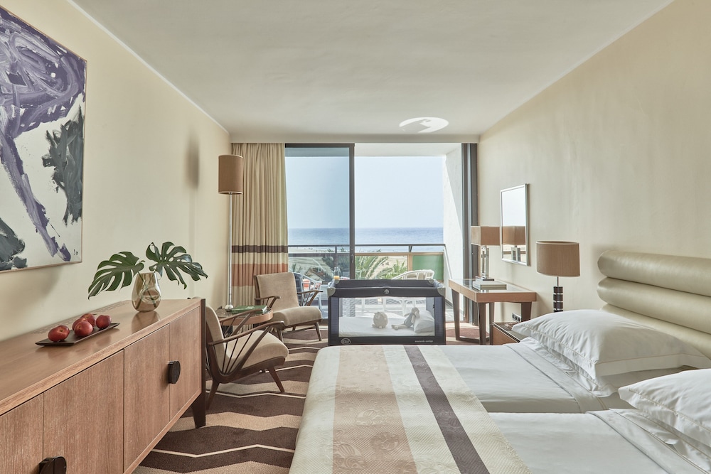 Deluxe Double Room Single Use, 2 Twin Beds, Sea View (or Pool View) photo 3
