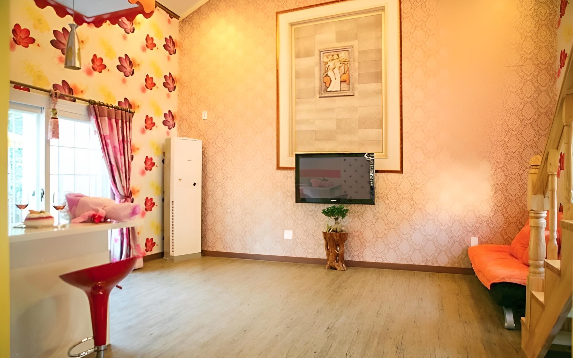 Room (Love me) photo 3