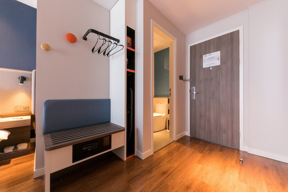 Suite, 1 King Bed with Sofa bed