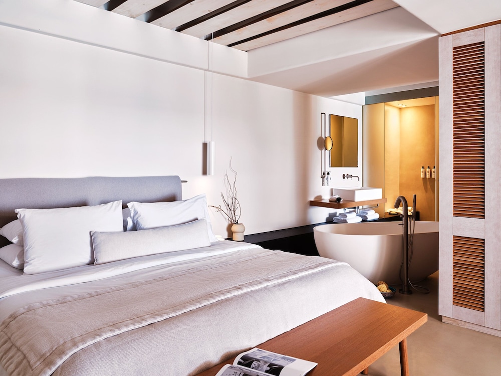 Bill&Coo Suite with Infinity Pool and Sea View - Photo 1