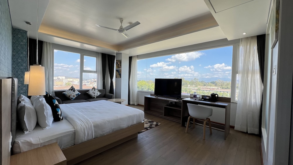 Executive Room - Photo 8
