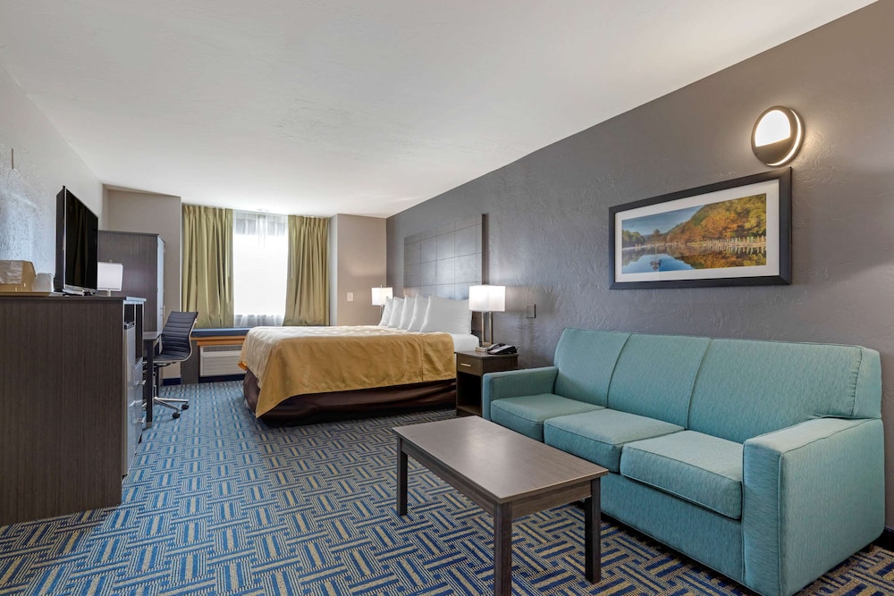 Standard Room, 1 King Bed, Non Smoking - Photo 1